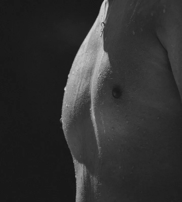 Épilation laser du torse et des pectoraux pour homme